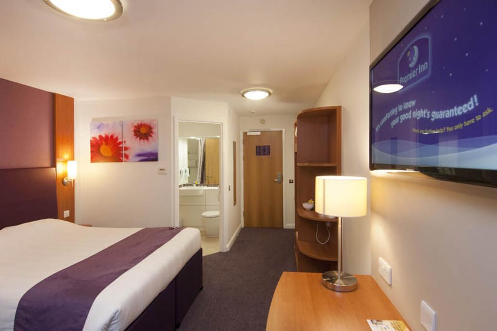 Premier Inn London Hammersmith Экстерьер фото