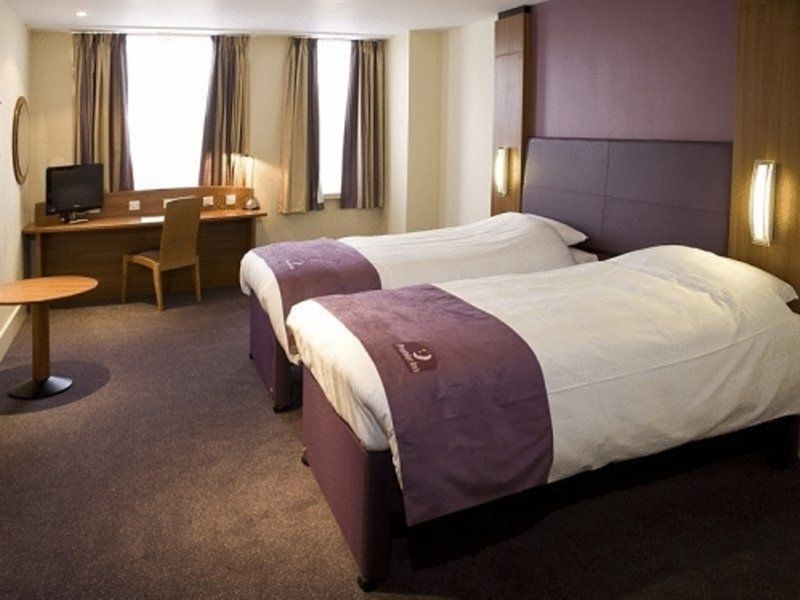 Premier Inn London Hammersmith Экстерьер фото