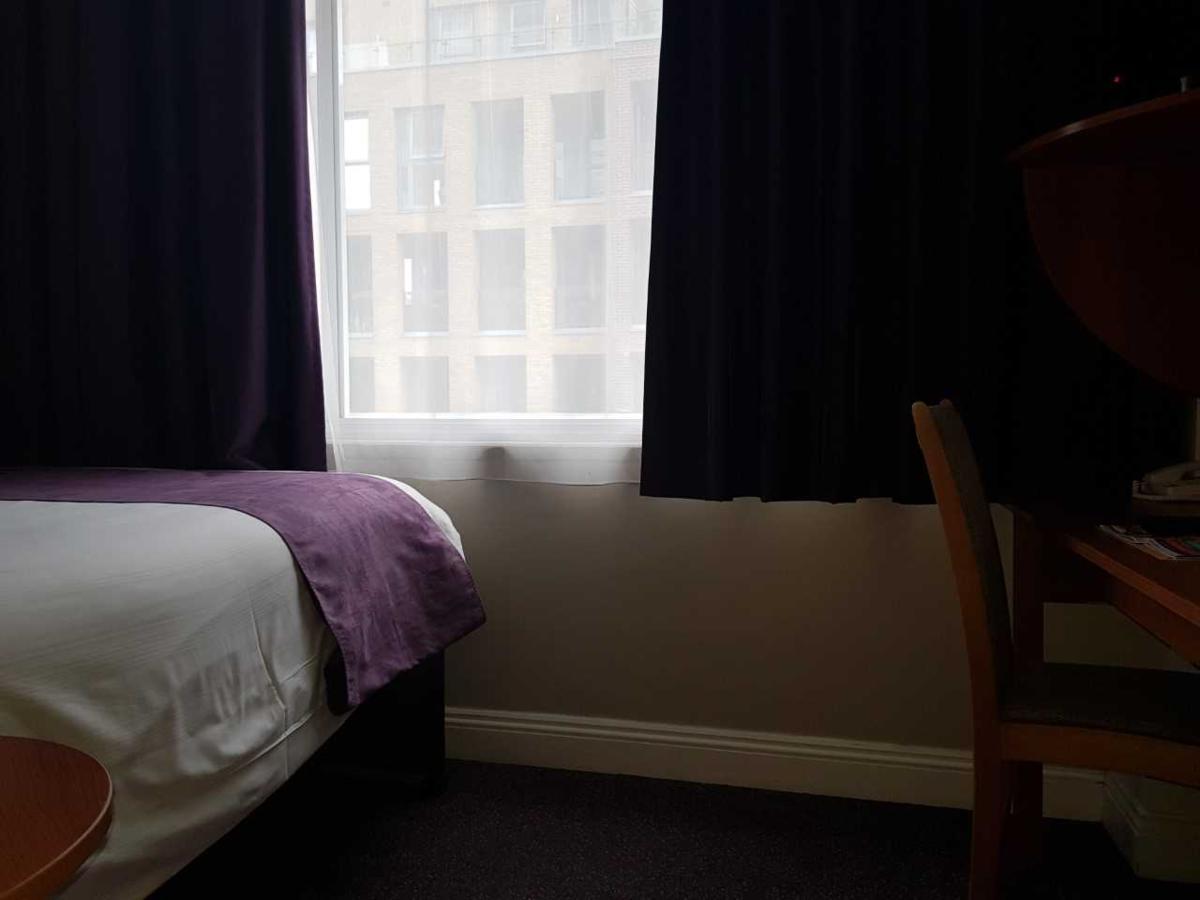 Premier Inn London Hammersmith Экстерьер фото